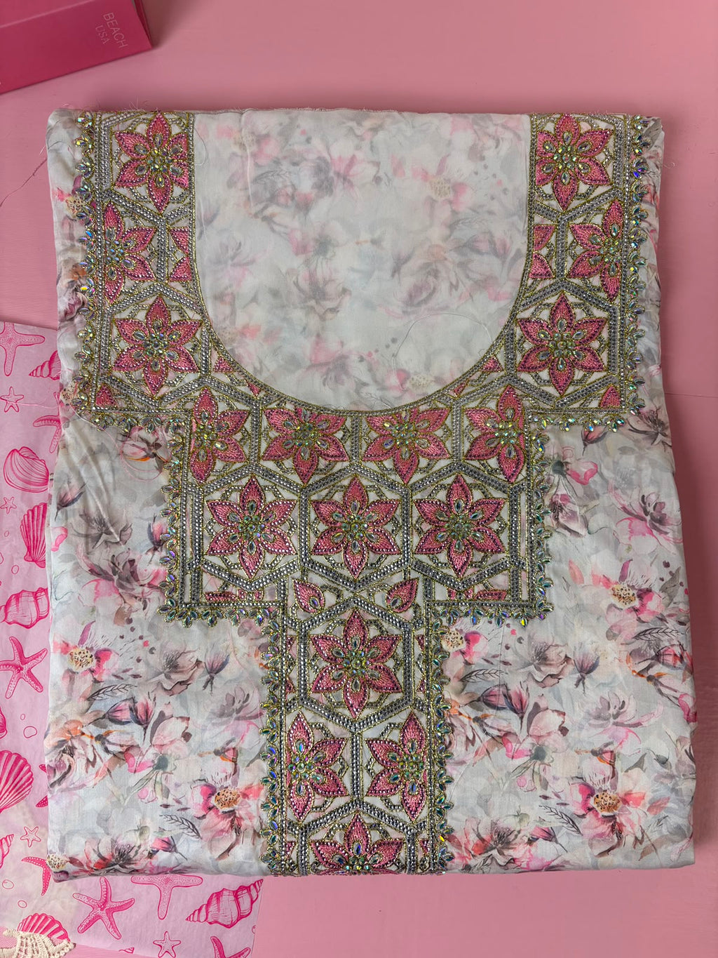 مخوار قطن جابان وردي زهري مطرز فاخر - 4 متر | Mukhawar Floral Japan Cotton Embroidered