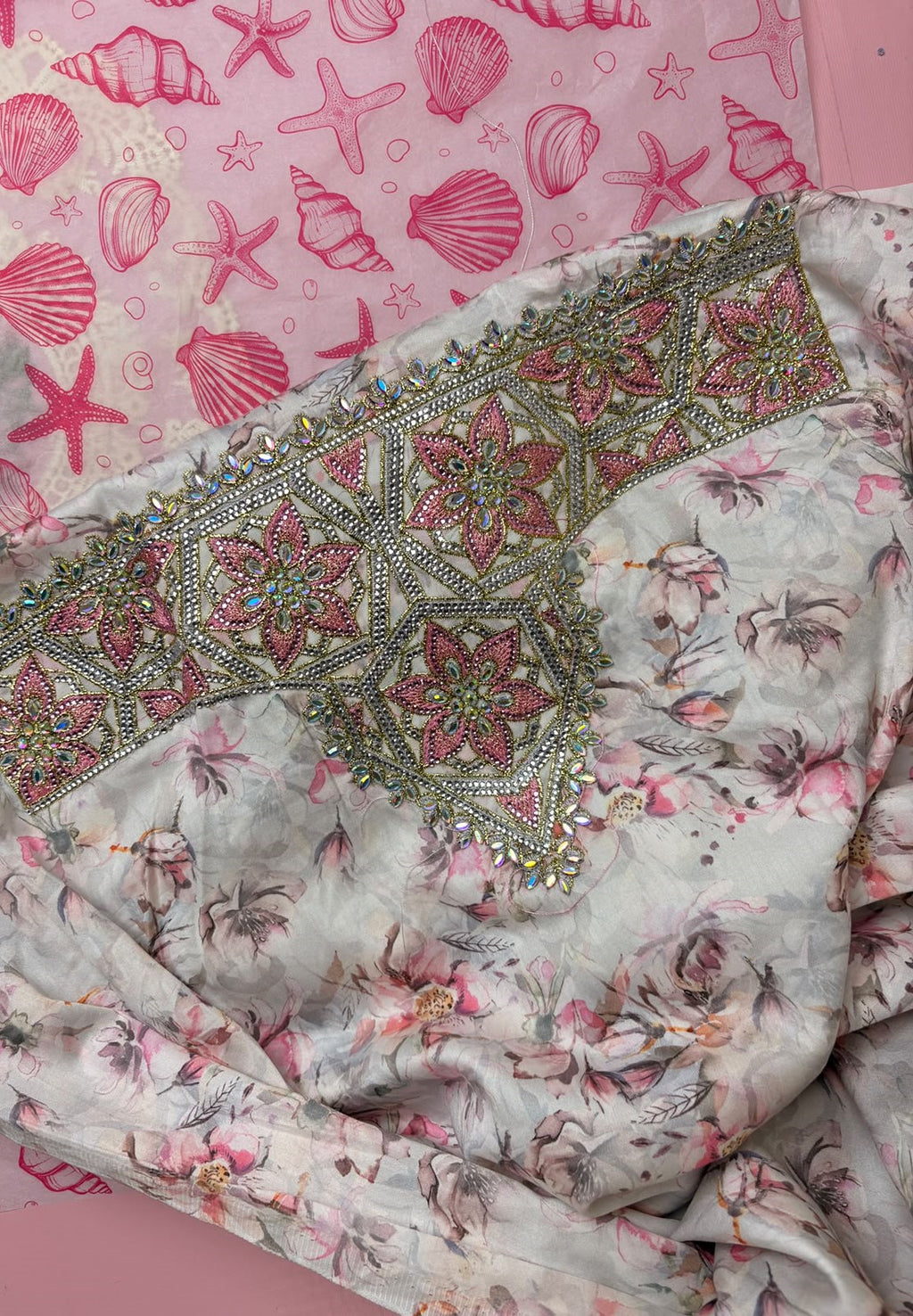 مخوار قطن جابان وردي زهري مطرز فاخر - 4 متر | Mukhawar Floral Japan Cotton Embroidered
