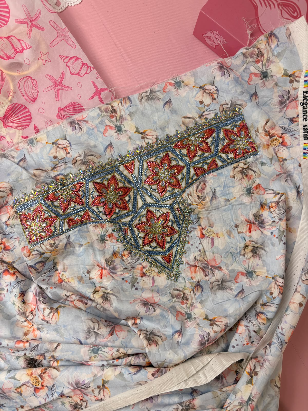 مخوار ساتان جابان أزرق زهري مطرز فاخر - 4 متر | Mukhawar Blue Floral Japan Satin Embroidered