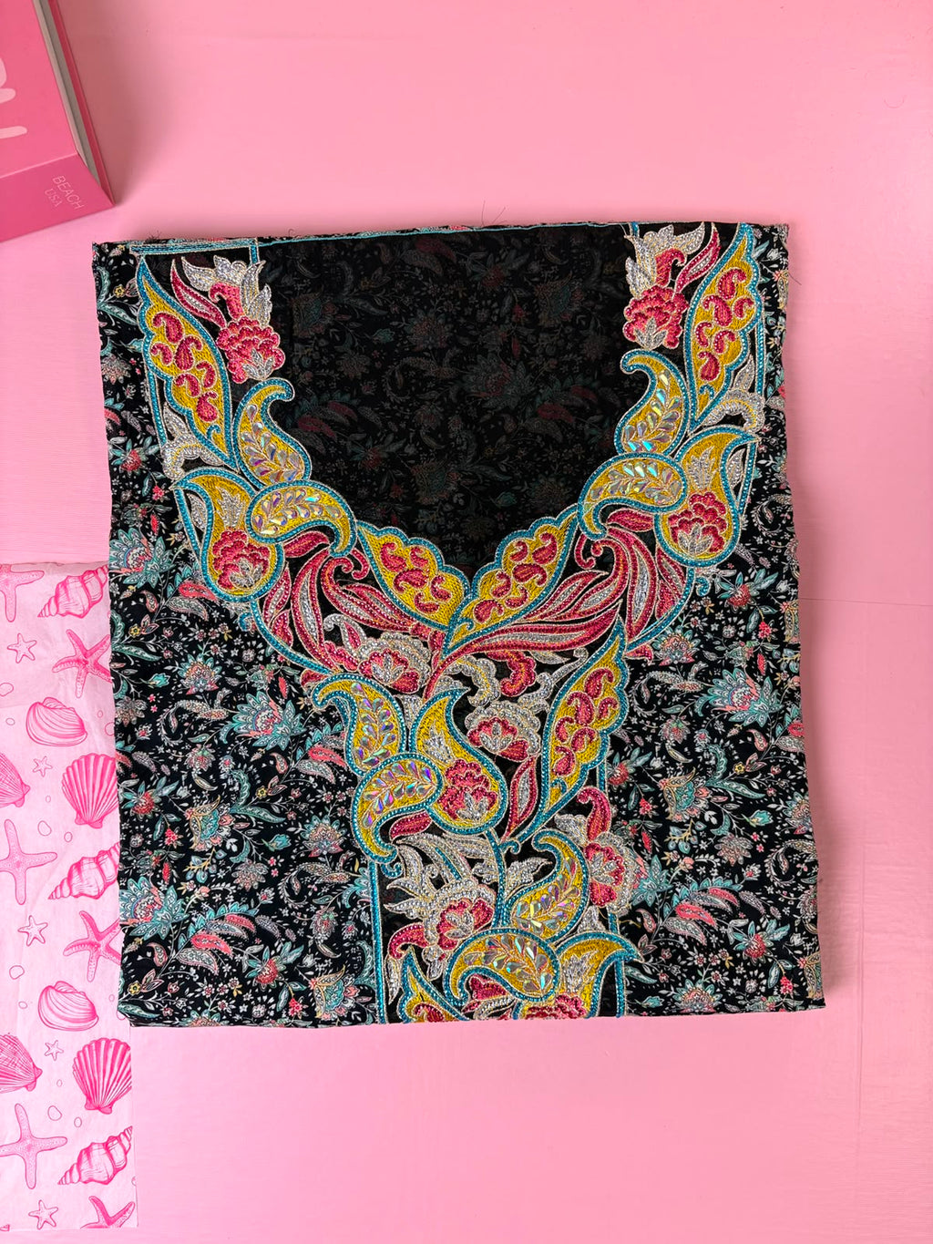 مخوار قطن جابان أسود بيسلي مطرز فاخر - 4 متر | Mukhawar Black Paisley Japan Cotton Embroidered