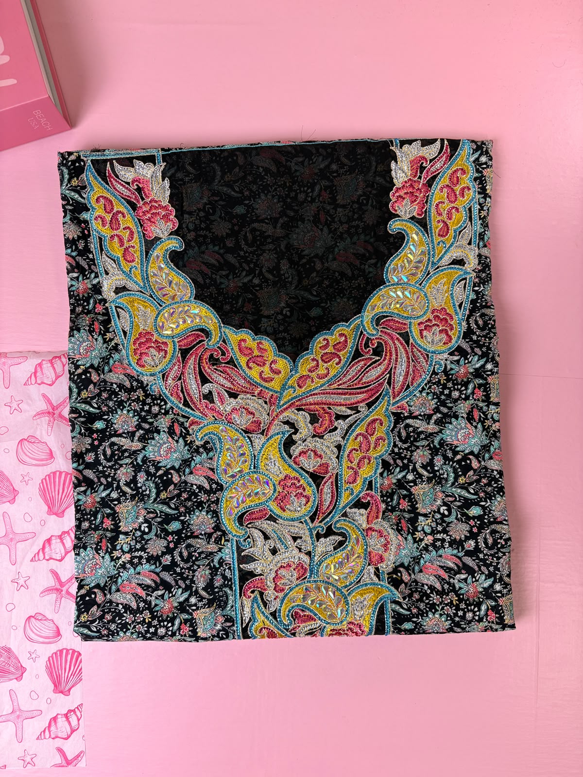 مخوار قطن جابان أسود بيسلي مطرز فاخر - 4 متر | Mukhawar Black Paisley Japan Cotton Embroidered