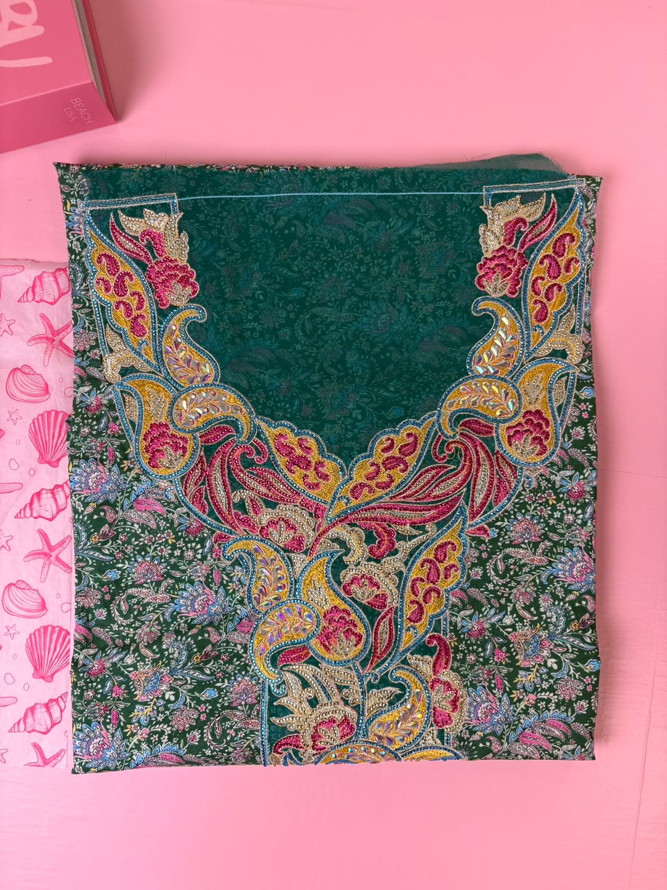 مخوار قطن جابان أخضر غامق بيسلي مطرز فاخر - 4 متر | Mukhawar Dark Green Paisley Japan Cotton Embroidered