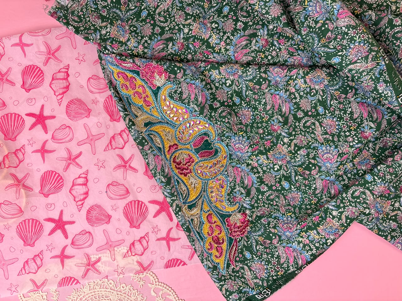 مخوار قطن جابان أخضر غامق بيسلي مطرز فاخر - 4 متر | Mukhawar Dark Green Paisley Japan Cotton Embroidered