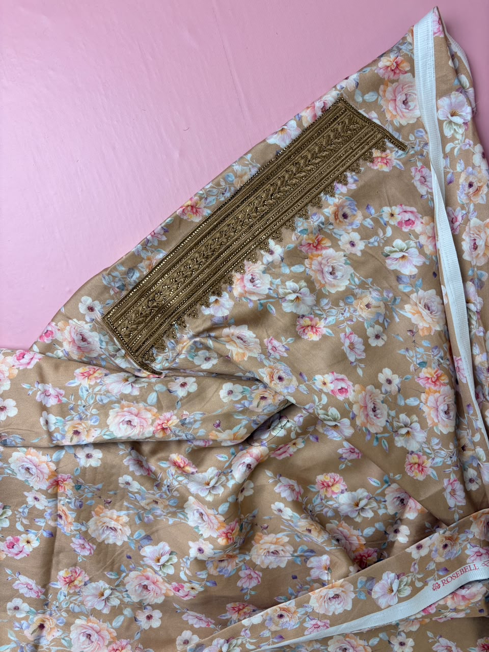 مخوار قطن فاخر بطبعة زهور بيج ذهبية - 4 متر | Floral Gold Embroidered Cotton Mukhawar
