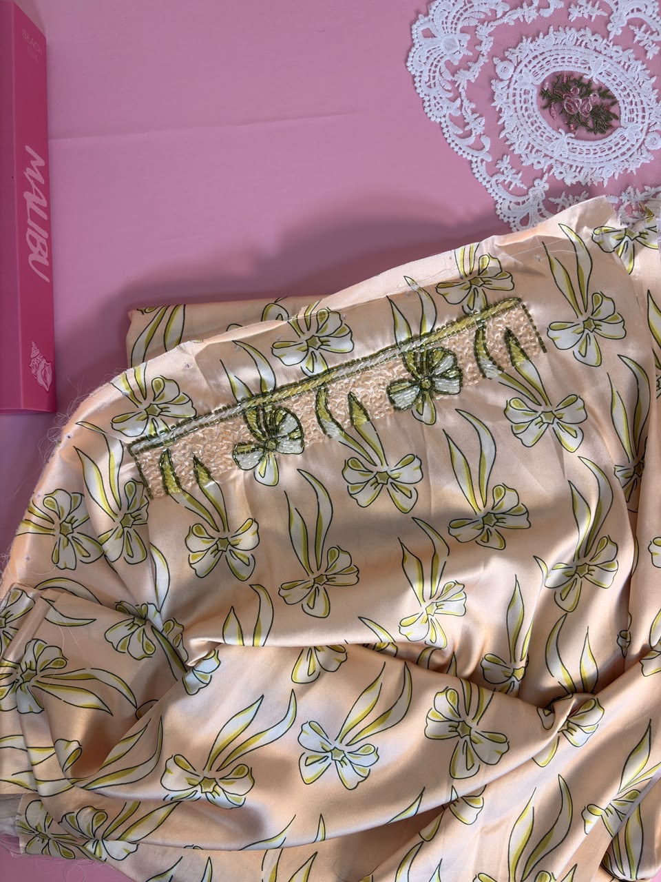 Mukhawar Fionka - Silk Floral Print | مخور فيونكا حرير